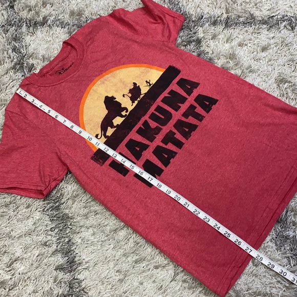 Disney hakuna matata tee shirt SZ SMALL - Picture 3 of 4